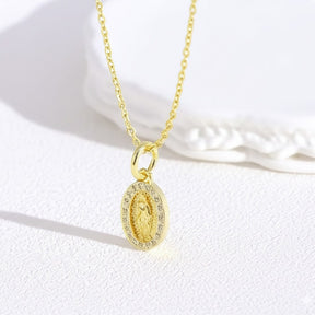 Colar Oval Cristo